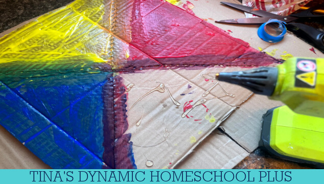 How to Make a Triorama Teaching the Primary Colors with Dollar Tree Supplies